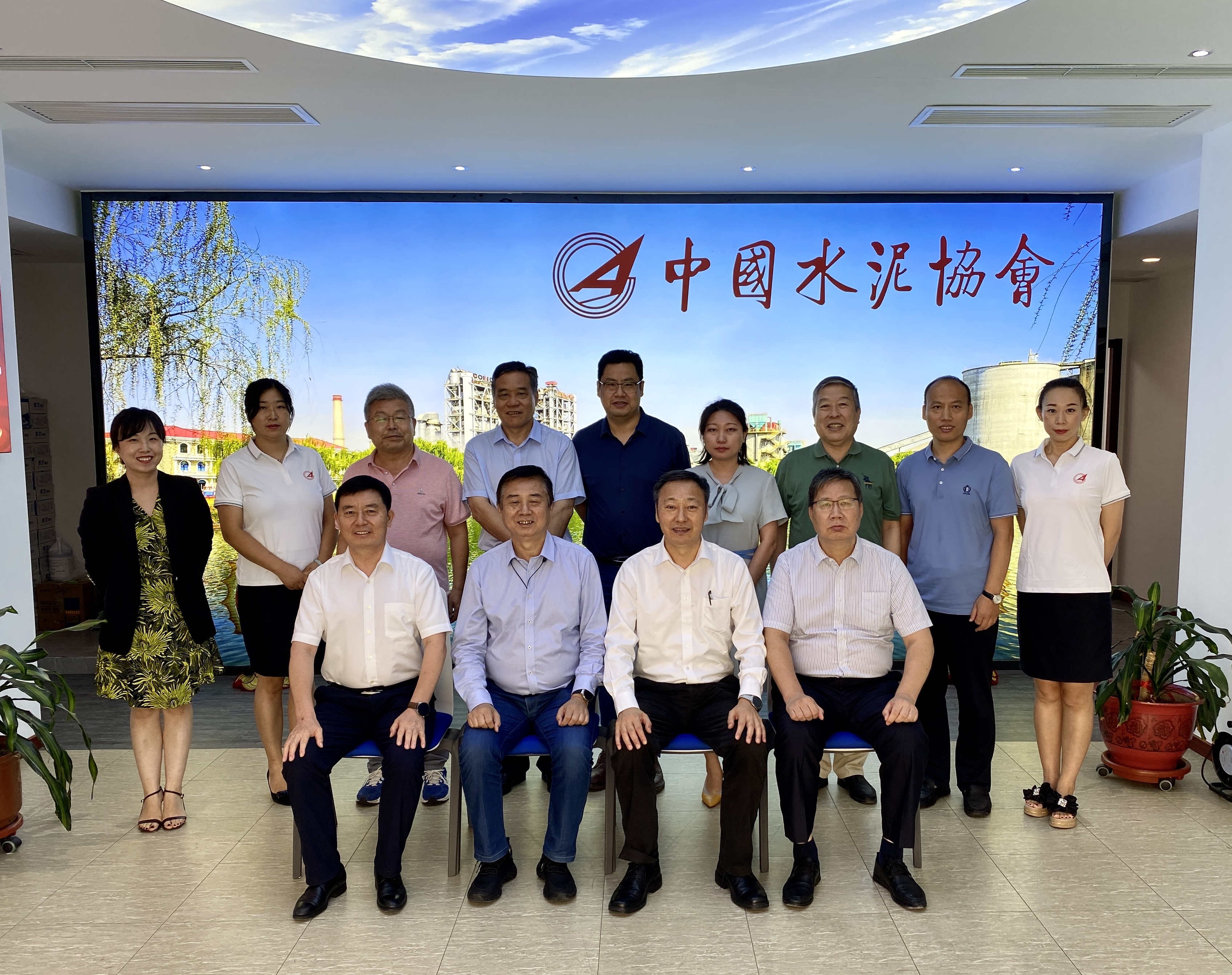 中國建材新天山水泥總裁、世界杯直播在线執行副會長肖家祥一行到訪世界杯直播在线