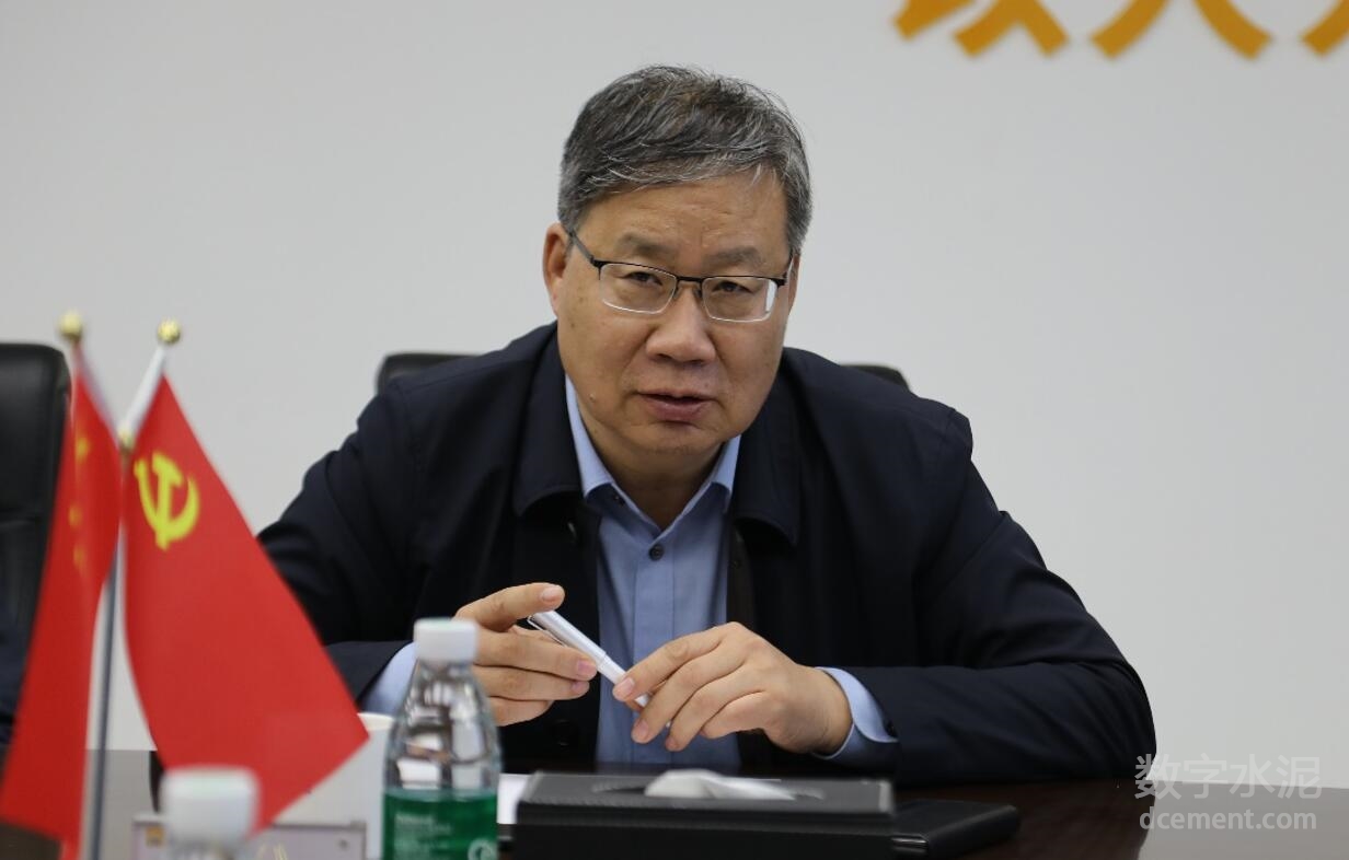 世界杯直播在线秘書長王鬱濤一行到“燈塔工廠”--華潤建材科技田陽工廠調研