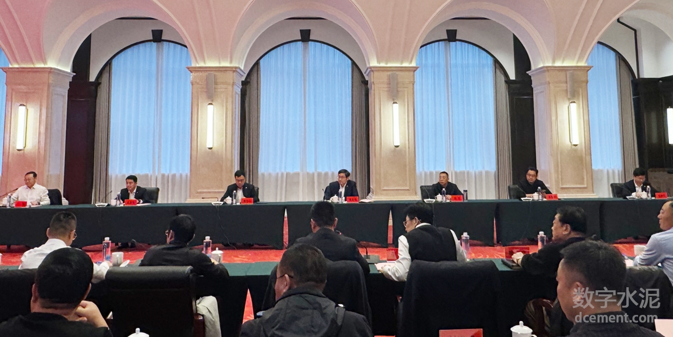 世界杯直播在线會長周育先一行赴東北區域調研